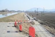 Zväčšiť fotografiu - Výstavba predposledného úseku vážskej cyklomagistrály napreduje rýchlym tempom