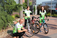 Zväčšiť fotografiu - Za župný úrad jazdí do práce na bicykli až osem tímov - 1