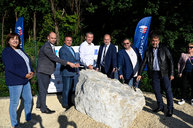 Zväčšiť fotografiu - Župa sa snaží zlepšiť dostupnosť bošáckej doliny, opravuje ďalšiu cestu - 20210902_TSK_cesty_071w
