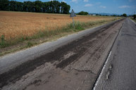 Zväčšiť fotografiu - Župa spustila súvislé opravy ciest v kraji, preinvestuje viac ako 3 mil. eur! - 20230703_Hradok_cesta_005w