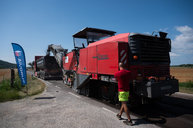 Zväčšiť fotografiu - Župa spustila súvislé opravy ciest v kraji, preinvestuje viac ako 3 mil. eur! - 20230703_Hradok_cesta_024w