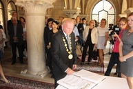 Kraj hradov, zámkov a legiend očaril zahraničných diplomatov - 20