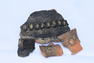 Zväčšiť fotografiu - Archeologický výskum odhalil rozsiahle osídlenie z troch časových úseko - ozdobna_nadoba