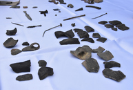 Zväčšiť fotografiu - Archeologický výskum odhalil rozsiahle osídlenie z troch časových úseko - stol_2