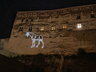 Zväčšiť fotografiu - Barborin palác na trenčianskom hrade sa premenil na plátno - IMG_9053