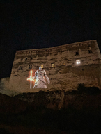 Zväčšiť fotografiu - Barborin palác na trenčianskom hrade sa premenil na plátno - IMG_9057
