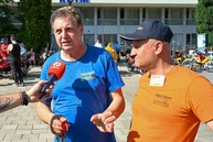 Zväčšiť fotografiu - Depo električiek už tradične spestrili historické autá a motorky