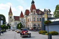 Zväčšiť fotografiu - Depo električiek už tradične spestrili historické autá a motorky