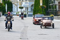 Zväčšiť fotografiu - Depo električiek už tradične spestrili historické autá a motorky