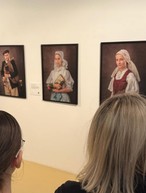 Zväčšiť fotografiu - Druhý diel „maľovaného svetlom” prináša ďalšie poklady tradičného odevu
