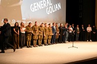 Zväčšiť fotografiu - Film generál golian nahliada „pod uniformu“ a ukazuje hrdinu ako človeka