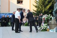 K pamätníku baníkov v handlovej kládli biele ruže po šiestykrát - 2