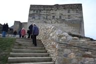 Zväčšiť fotografiu - Kavalier na trenčianskom hrade láka prvých návštevníkov, obnova dominanty pokračuje