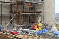 Zväčšiť fotografiu - Kavalier na trenčianskom hrade láka prvých návštevníkov, obnova dominanty pokračuje