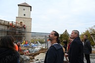 Zväčšiť fotografiu - Kavalier na trenčianskom hrade láka prvých návštevníkov, obnova dominanty pokračuje