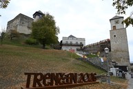 Zväčšiť fotografiu - Kavalier na trenčianskom hrade láka prvých návštevníkov, obnova dominanty pokračuje