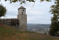 Zväčšiť fotografiu - Kavalier na trenčianskom hrade láka prvých návštevníkov, obnova dominanty pokračuje