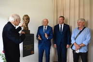 Zväčšiť fotografiu - Krajskí poslanci sa stretli v uhrovci pri príležitosti 100. výročia narodenia a. dubčeka - _RS24171