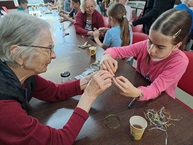 Zväčšiť fotografiu - Múzeum tvorivo prepojilo svety seniorov a detí