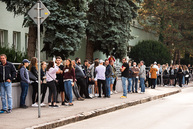 Zväčšiť fotografiu - Na študentov oddnes dohliada sám dubček - TSK_TNuni_busta Dubček_mini (12 of 57)