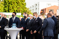 Zväčšiť fotografiu - Na študentov oddnes dohliada sám dubček - TSK_TNuni_busta Dubček_mini (17 of 57)