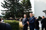 Zväčšiť fotografiu - Na študentov oddnes dohliada sám dubček - TSK_TNuni_busta Dubček_mini (4 of 57)
