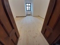 Zväčšiť fotografiu - Na trenčianskom hrade prebieha jarné upratovanie - 20200305_092255