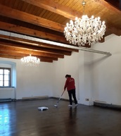 Zväčšiť fotografiu - Na trenčianskom hrade prebieha jarné upratovanie - foto 5
