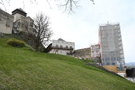Zväčšiť fotografiu - Na trenčianskom hrade sa zastavil čas, hodinová veža prechádza rekonštrukciou