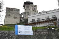 Zväčšiť fotografiu - Na trenčianskom hrade sa zastavil čas, hodinová veža prechádza rekonštrukciou