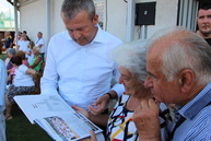 Zväčšiť fotografiu - Nadlicami sa niesli oslavné tóny dychovej hudby - IMG_1005