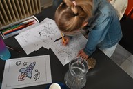 Zväčšiť fotografiu - Nadšenci vesmíru si zatmenie slnka prišli pozrieť i napriek zlému počasiu - 