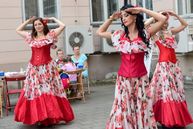 Zväčšiť fotografiu - Nádvorie župnej galérie počas leta láka tvorivé duše - DSC_0945_kopie