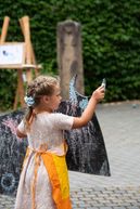 Zväčšiť fotografiu - Nádvorie župnej galérie počas leta láka tvorivé duše - DSC_6643_copy