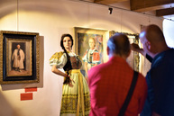 Neopakovateľné leto na hrade matúša čáka, s pestrou ponukou lákajú turistov aj kultúrne zariadenia v pôsobnosti župy - Aky kroj tak sa stroj_vystava (3)