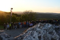 Zväčšiť fotografiu - Nielen fakle, ale aj srdcia sa opäť rozhoreli pri spomienke na generála