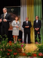 Nitrica  -  dedina plná čuhliarskych vozov - DSC02247