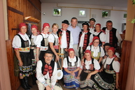 Obec modrovka oslávila svoje 860. výročie behom okolo hradu tematín aj folklórom; obec bukovec oslávila svoje 425. výročie aj írskym tancom - IMG_2092