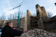 Zväčšiť fotografiu - Po južnom opevnení sa môžete prejsť premiérovo už túto sobotu - 20200224_TN_hrad_035w