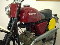 Pohľad do histórie za motocyklovou výrobou na považí - P1010333_1