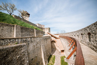 Zväčšiť fotografiu - Pozrite si unikátne video z otvorenia južného opevnenia trenčianskeho hradu - TSK_TN_hrad_trebuchet_web__53_