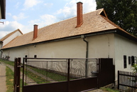 Zväčšiť fotografiu - Rodný dom dvoch významných osobností z trenčianskeho kraja má vynovenú strechu - IMG_0001