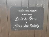 Zväčšiť fotografiu - Rodný dom dvoch významných osobností z trenčianskeho kraja má vynovenú strechu - IMG_20210722_100037