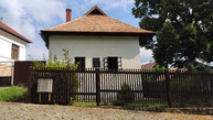 Zväčšiť fotografiu - Rodný dom dvoch významných osobností z trenčianskeho kraja má vynovenú strechu - IMG_20210722_100822