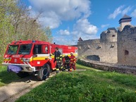 Zväčšiť fotografiu - Simulovaný požiar na trenčianskom hrade - 20230426_091516