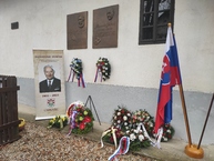 Zväčšiť fotografiu - Spomíname na veľkého človeka a politika - IMG_20211127_103802