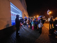 Zväčšiť fotografiu - Stane sa z lampiónového sprievodu pekná tradícia? - 20231201_165440