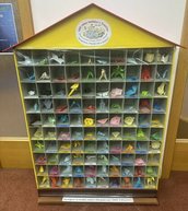 Zväčšiť fotografiu - Sté výročie trenčianskej knižnice oslávené stovkou jedinečných origami.