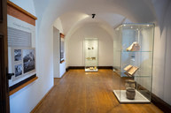 Zväčšiť fotografiu - Svoje brány verejnosti otvorili dve župné knižnice, múzeum, hvezdáreň, pridá sa aj galéria - 20200602_Beckov_Ambrovec_005