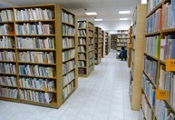 Trenčianska knižnica zatraktívnila svoje priestory, odstrániť bariéry pomôže nový výťah - Odborna_literatura_2